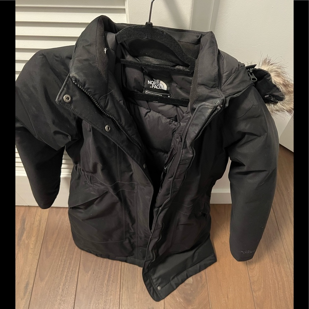 womens medium north face down winter coat with detachable fur hood piece